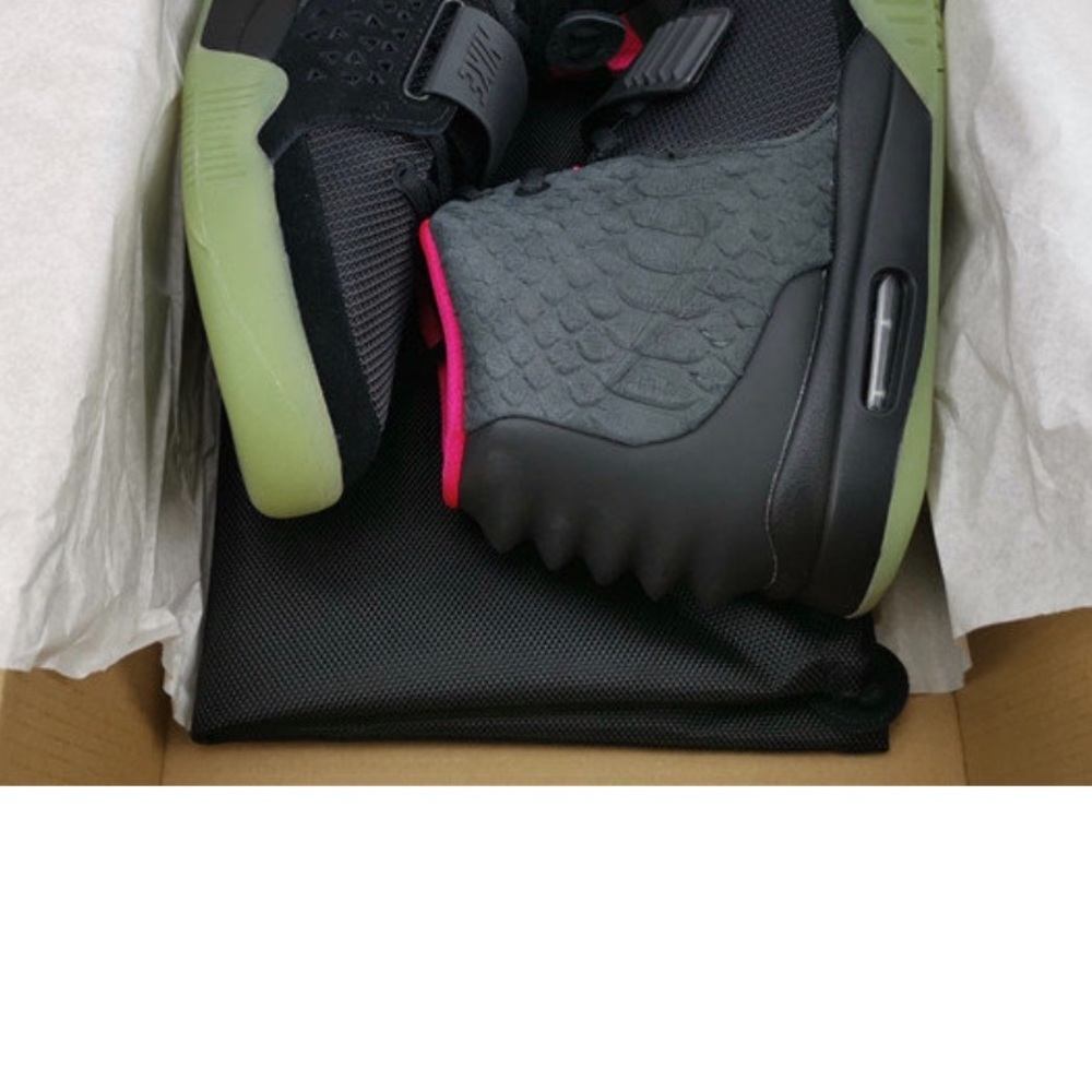 Yeezy sneakers - Picture 6 of 13